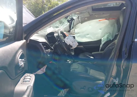 2019 Jeep Cherokee Limited 4X4 z USA, uszkodzony, nr VIN 1C4PJMDN1KD123830